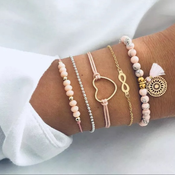 Jewelry - ♡ Heart Beaded Bracelet Set ♡